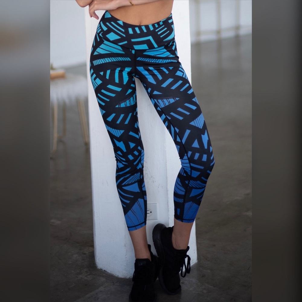 NEW Geometric Line Leggings